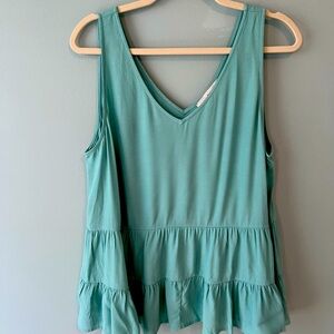 Loft V-Neck Tiered Shell Size L